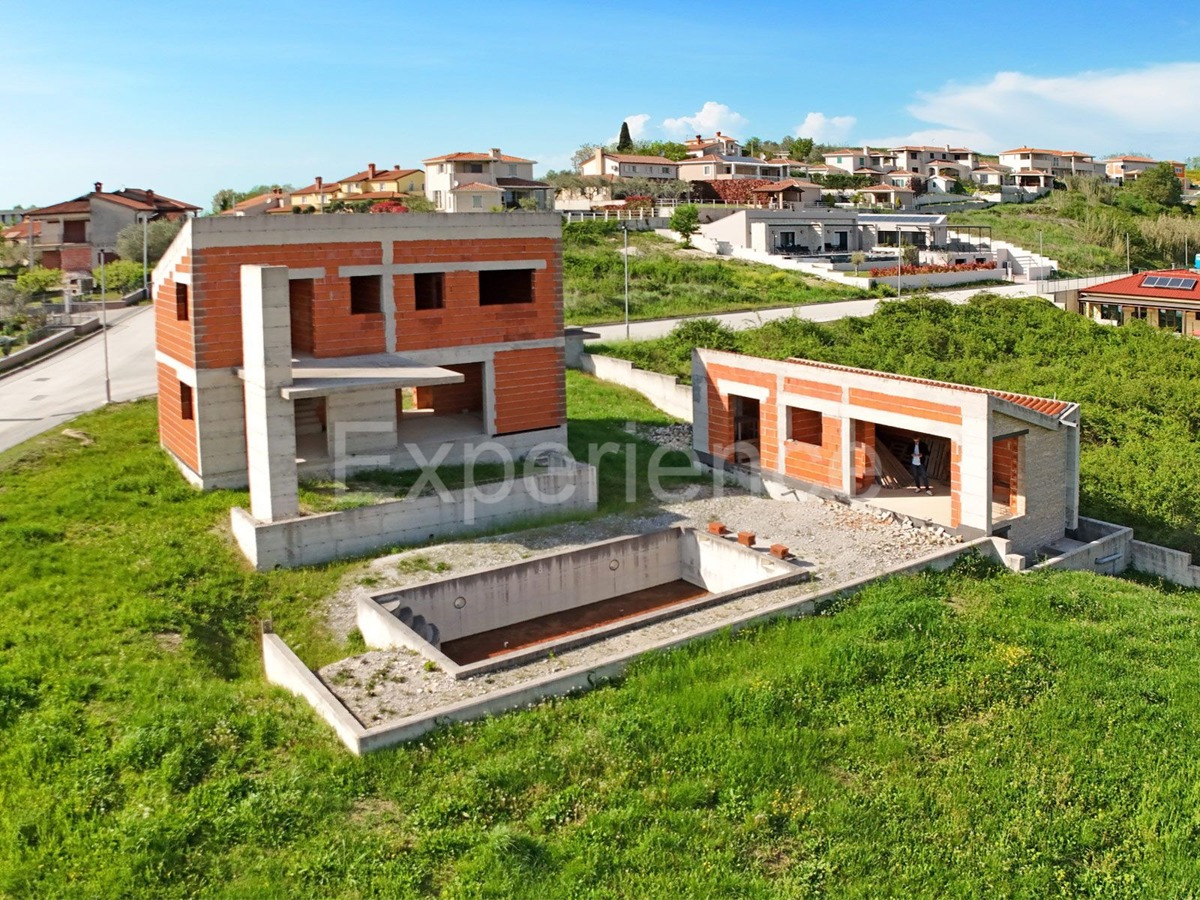 ISTRIA, Visinada: Elegante villa moderna nella fase di costruzione ROH-BAU!