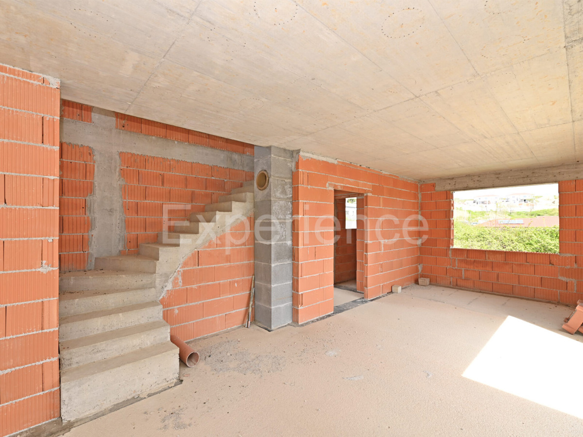 ISTRIA, Visinada: Elegante villa moderna nella fase di costruzione ROH-BAU!