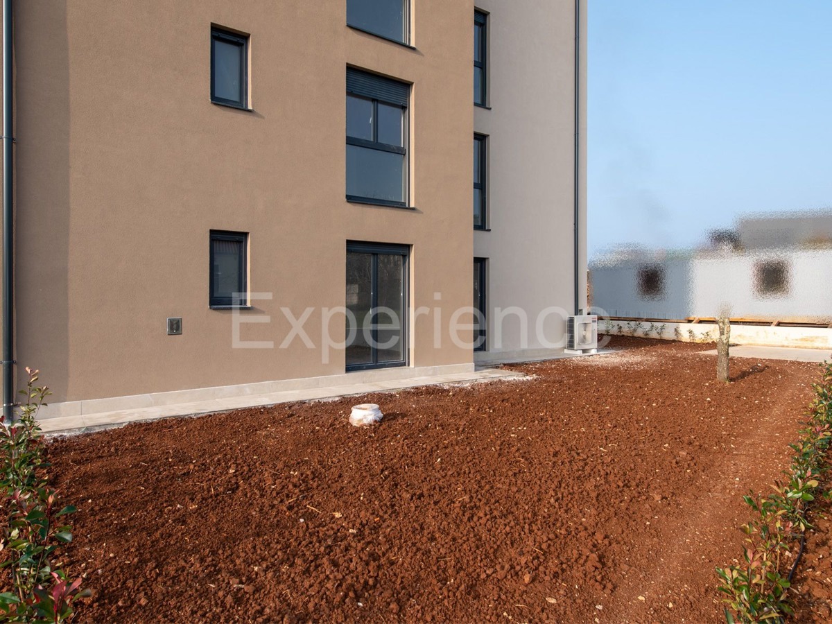 Vicino a Parenzo - a circa 1.8 km dal mare, appartamento con GIARDINO!