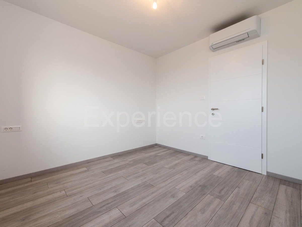 Vicino a Parenzo - a circa 1.8 km dal mare, appartamento con GIARDINO!