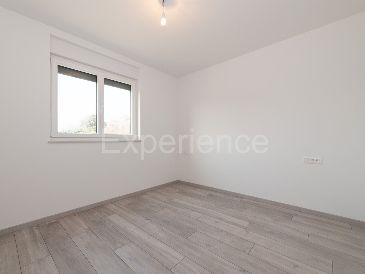 Vicino a Parenzo - a circa 1.8 km dal mare, appartamento con GIARDINO!