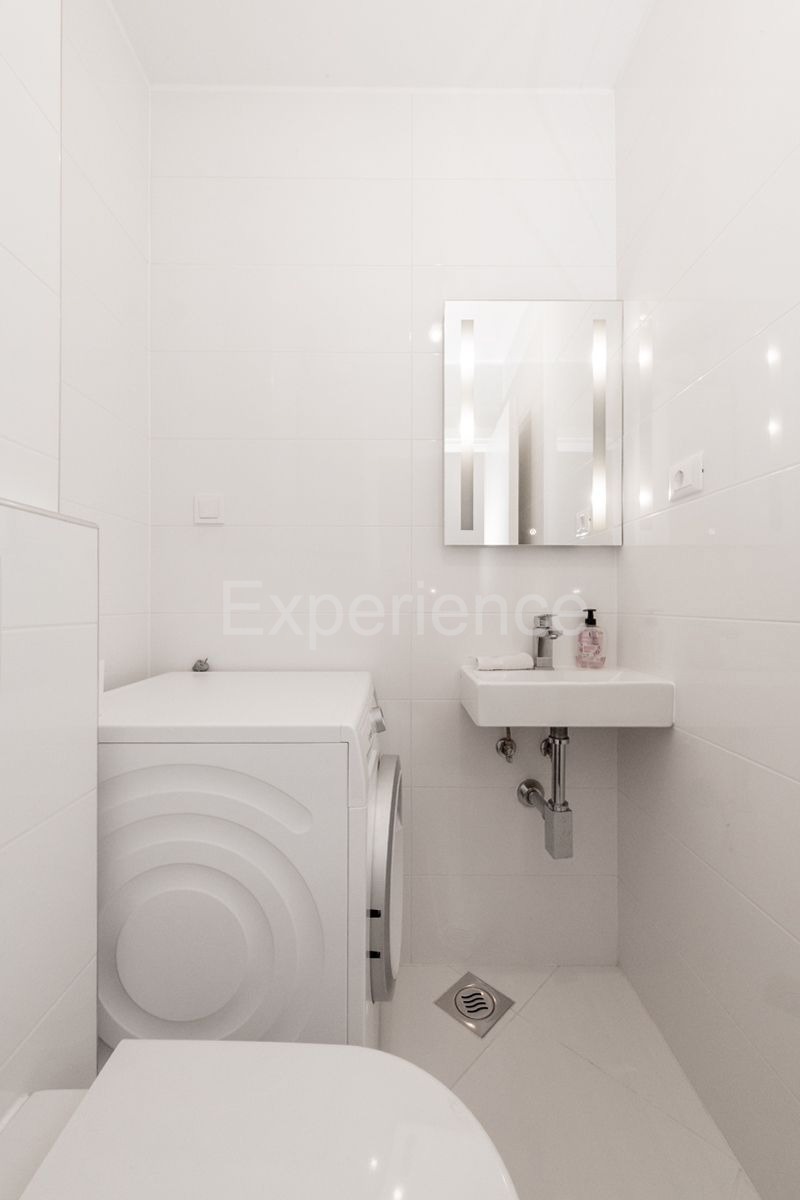 Appartamento di lusso con garage – a soli 350 m dalla spiaggia e dal centro di Parenzo!