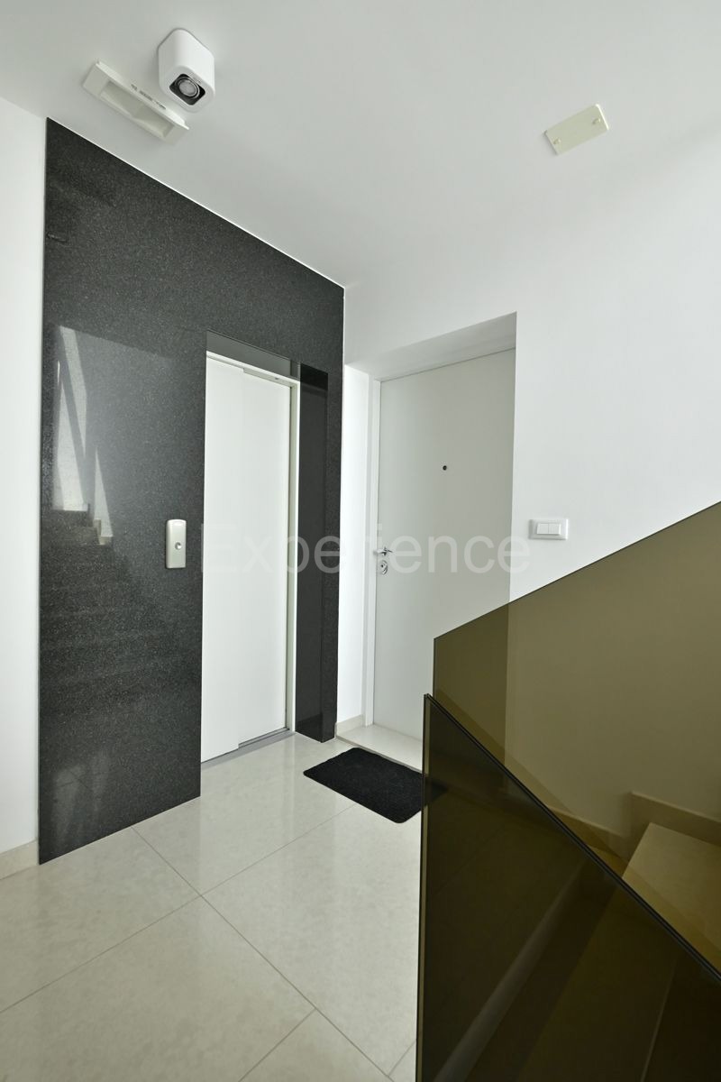 Appartamento di lusso con garage – a soli 350 m dalla spiaggia e dal centro di Parenzo!