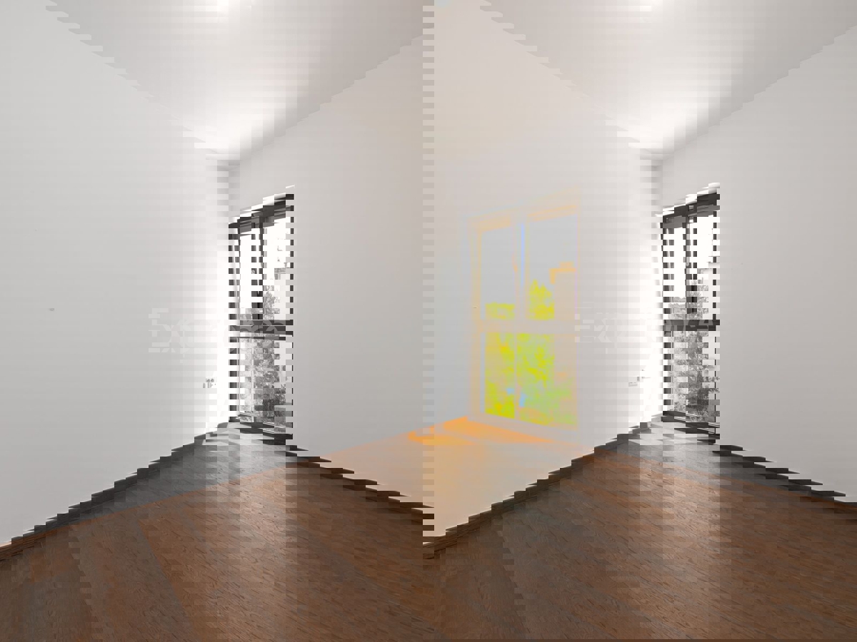 Appartamento di lusso con garage – a soli 350 m dalla spiaggia e dal centro di Parenzo!