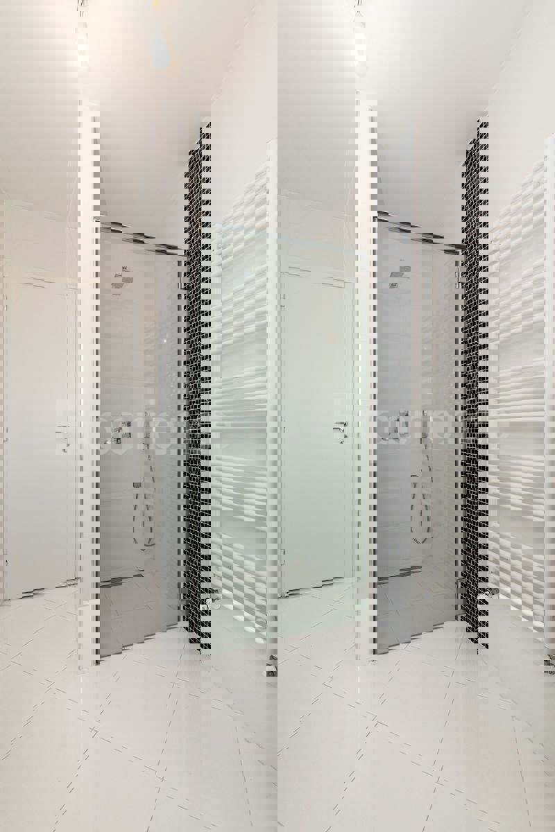 Appartamento di lusso con garage – a soli 350 m dalla spiaggia e dal centro di Parenzo!