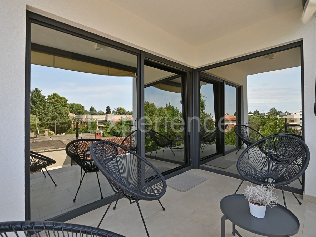 Appartamento di lusso con garage – a soli 350 m dalla spiaggia e dal centro di Parenzo!