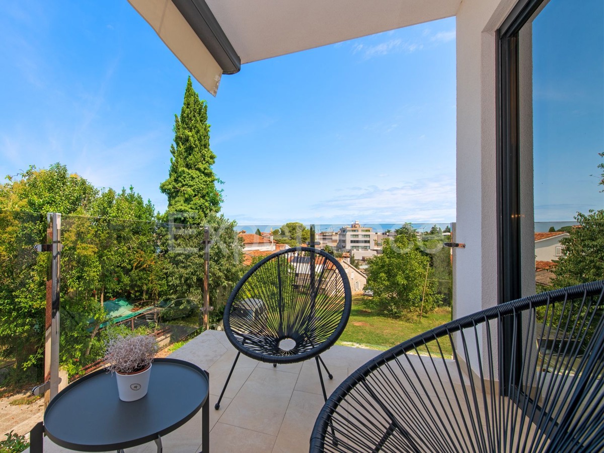 Appartamento di lusso con garage – a soli 350 m dalla spiaggia e dal centro di Parenzo!