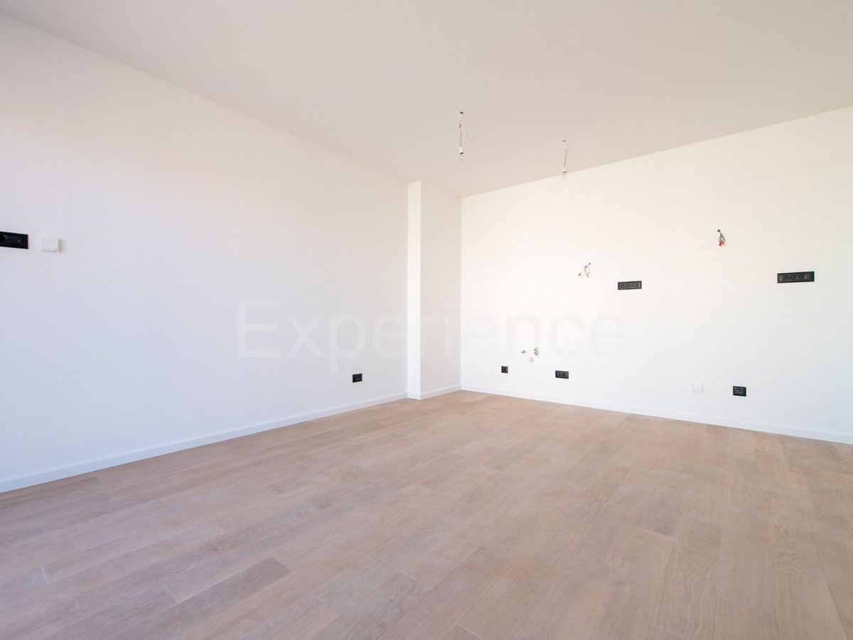 ISTRIA, Umago - appartamento in un nuovo edificio con ampio balcone, 2. piano, ASCENSORE