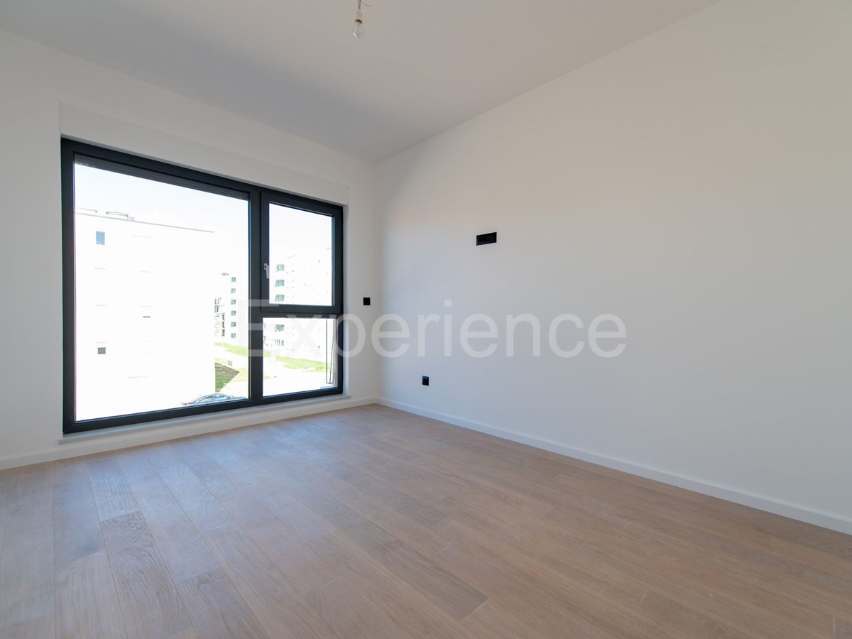 ISTRIA, Umago - appartamento in un nuovo edificio con ampio balcone, 2. piano, ASCENSORE