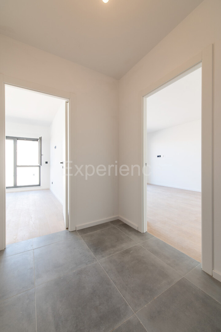 ISTRIA, Umago - appartamento in un nuovo edificio con ampio balcone, 2. piano, ASCENSORE