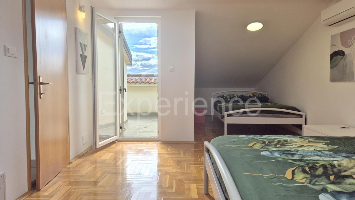 ISTRIA, vicino a Parenzo – a circa 1 km dal mare, casa bifamiliare con giardino!