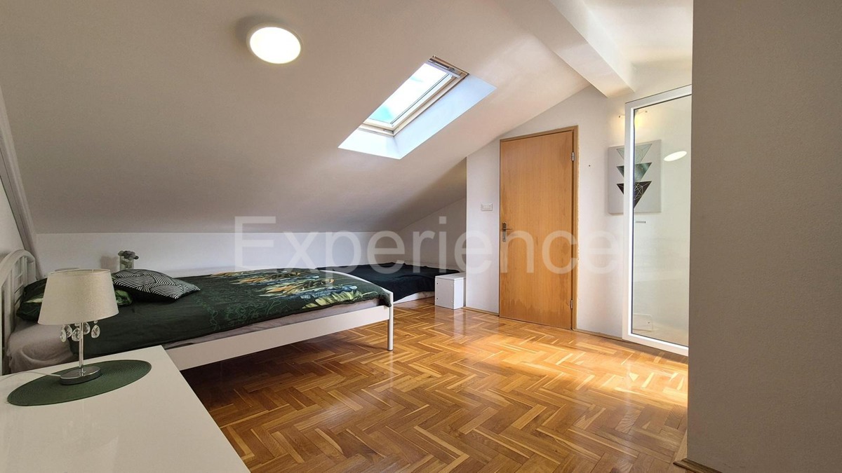 ISTRIA, vicino a Parenzo – a circa 1 km dal mare, casa bifamiliare con giardino!