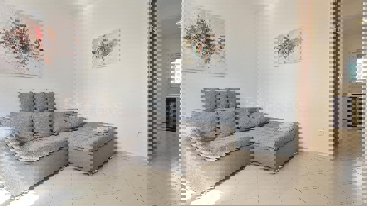 ISTRIA, vicino a Parenzo – a circa 1 km dal mare, casa bifamiliare con giardino!