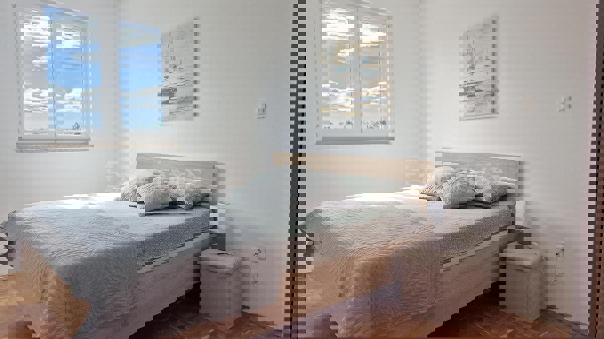 ISTRIA, vicino a Parenzo – a circa 1 km dal mare, casa bifamiliare con giardino!