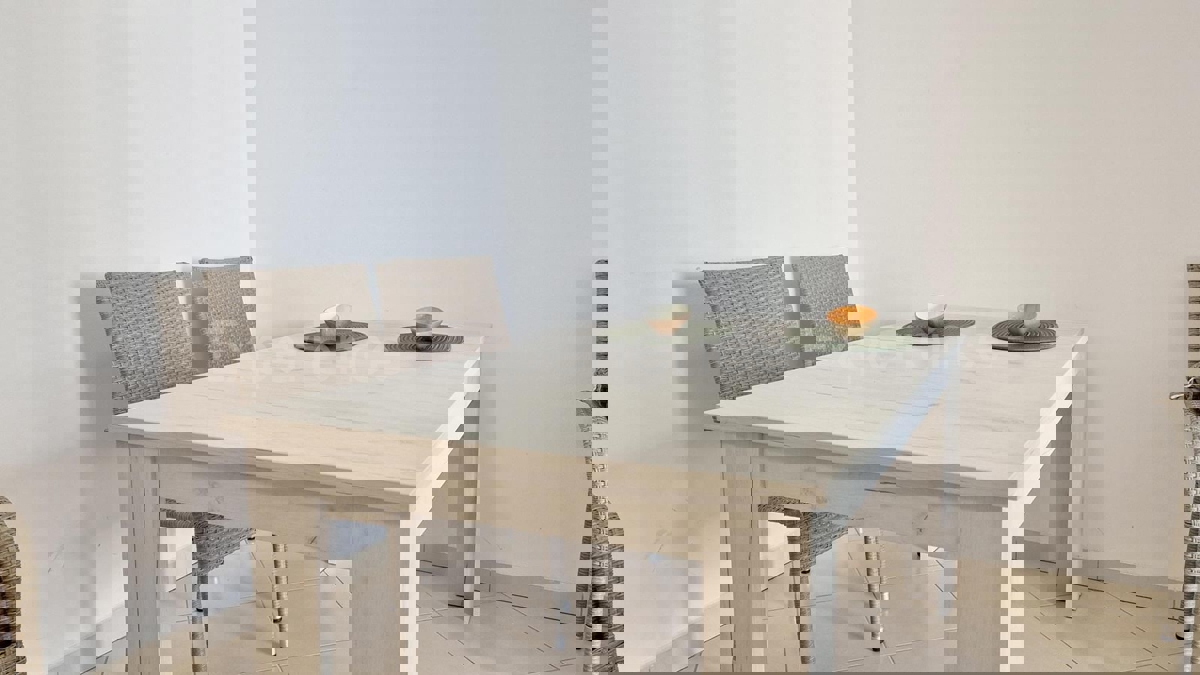 ISTRIA, vicino a Parenzo – a circa 1 km dal mare, casa bifamiliare con giardino!