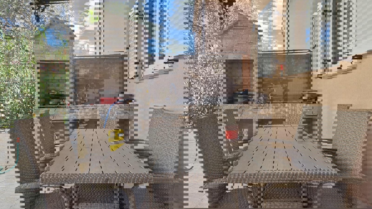 ISTRIA, vicino a Parenzo – a circa 1 km dal mare, casa bifamiliare con giardino!