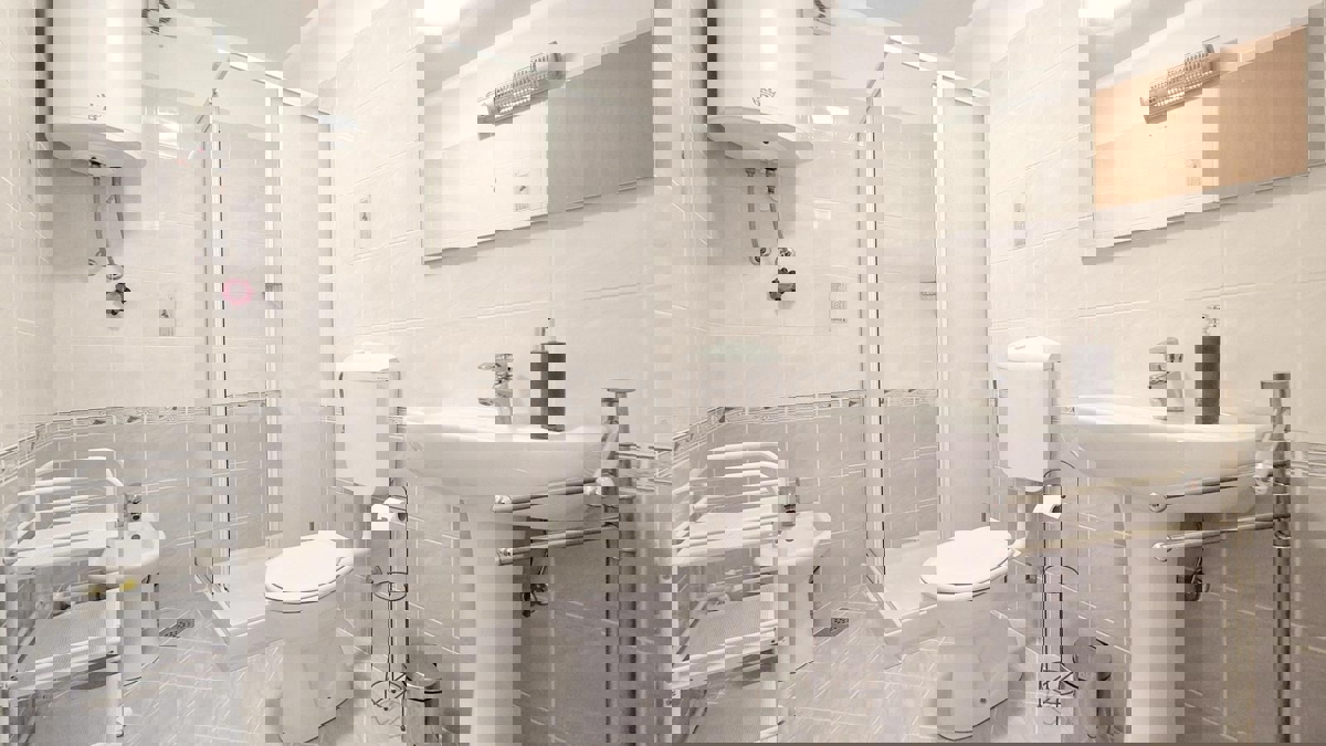 ISTRIA, vicino a Parenzo – a circa 1 km dal mare, casa bifamiliare con giardino!