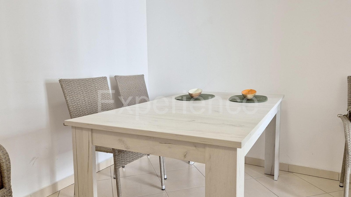 ISTRIA, vicino a Parenzo – a circa 1 km dal mare, casa bifamiliare con giardino!