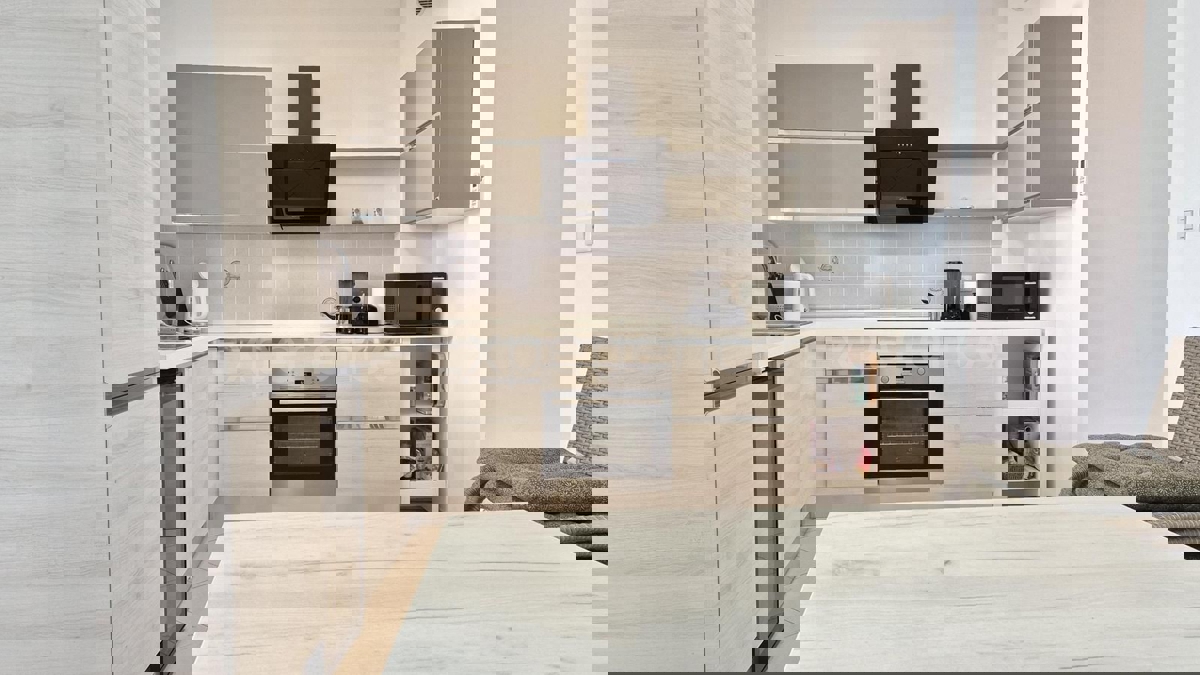 ISTRIA, vicino a Parenzo – a circa 1 km dal mare, casa bifamiliare con giardino!