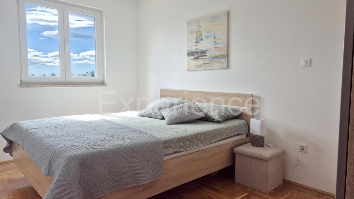 ISTRIA, vicino a Parenzo – a circa 1 km dal mare, casa bifamiliare con giardino!