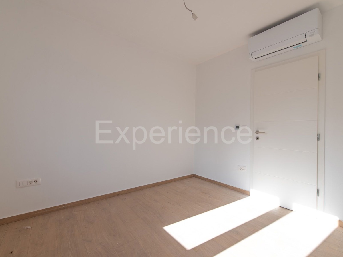 Nelle vicinanze di Parenzo - appartamento in un nuovo edificio, piano terra con GIARDINO!