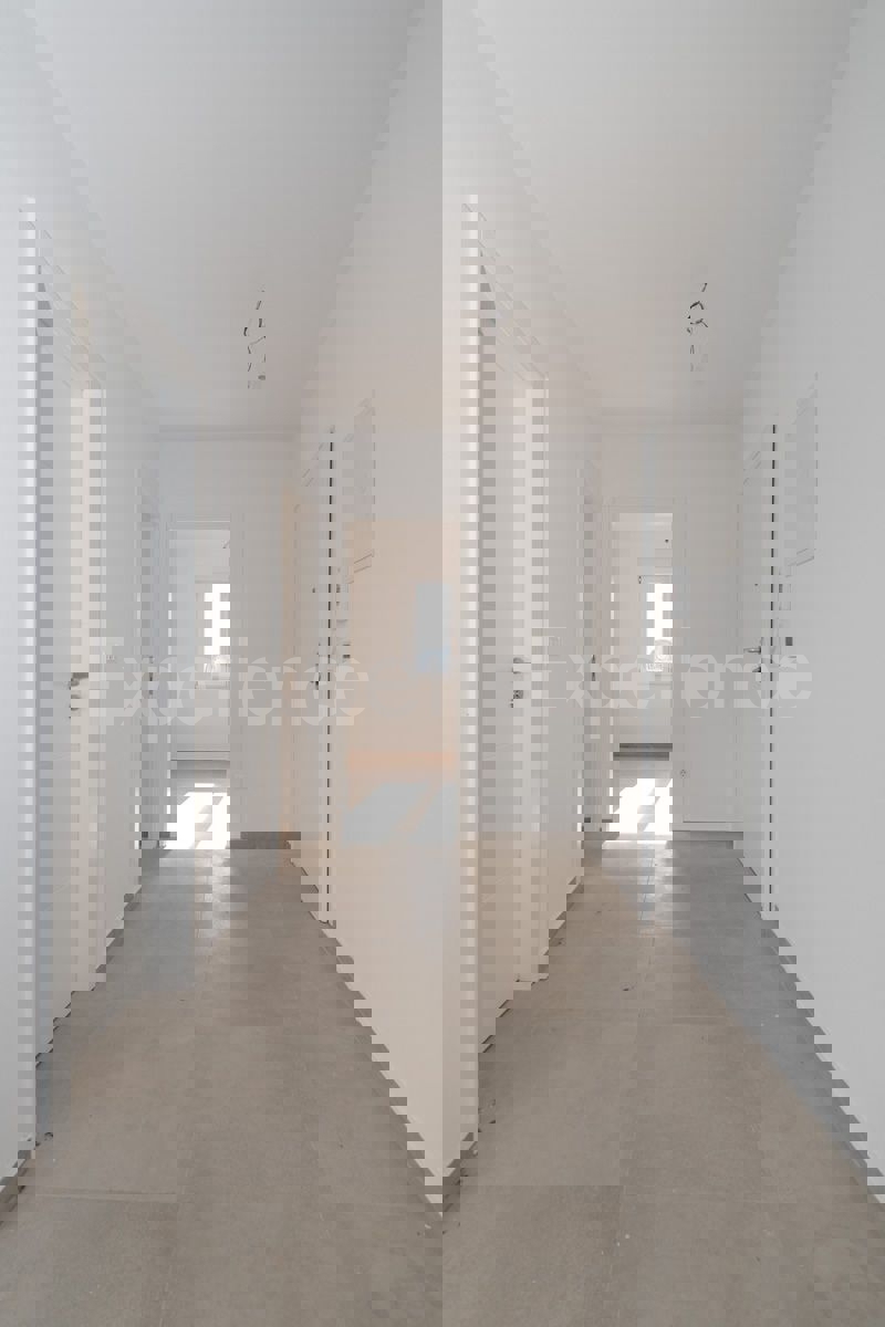 Nelle vicinanze di Parenzo - appartamento in un nuovo edificio, piano terra con GIARDINO!