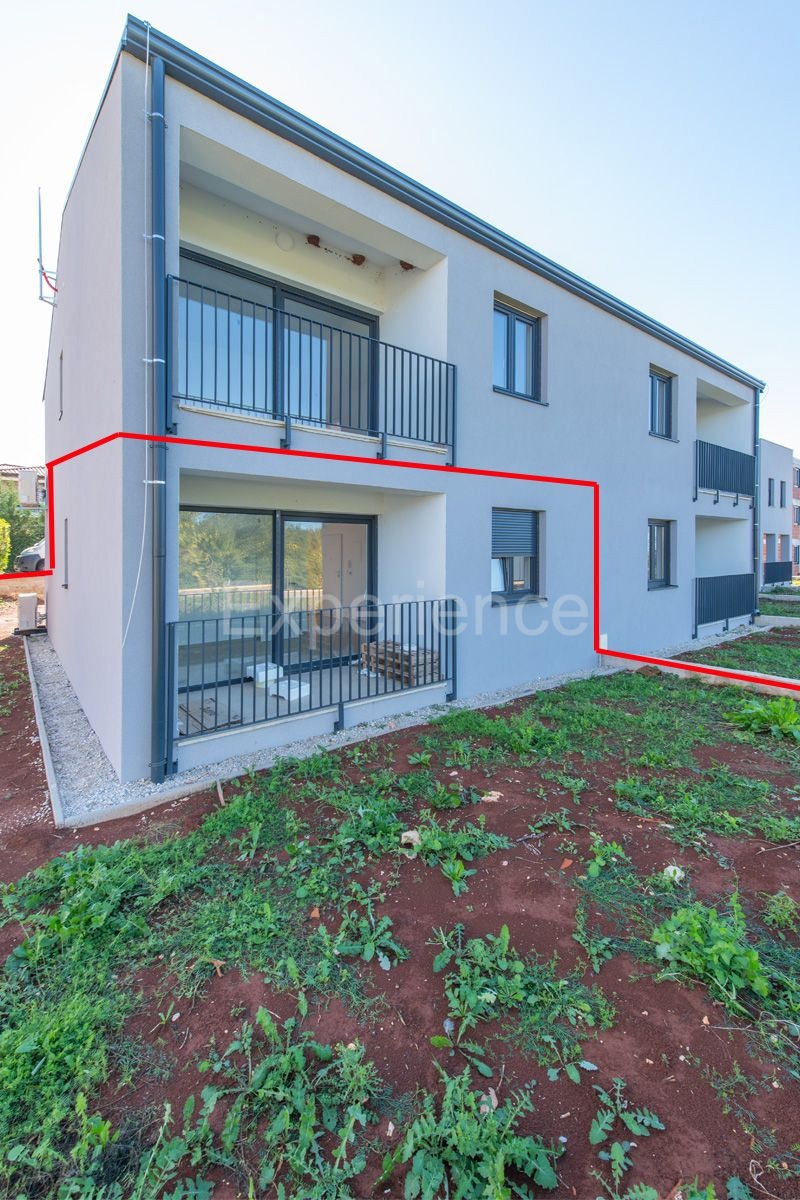 Nelle vicinanze di Parenzo - appartamento in un nuovo edificio, piano terra con GIARDINO!