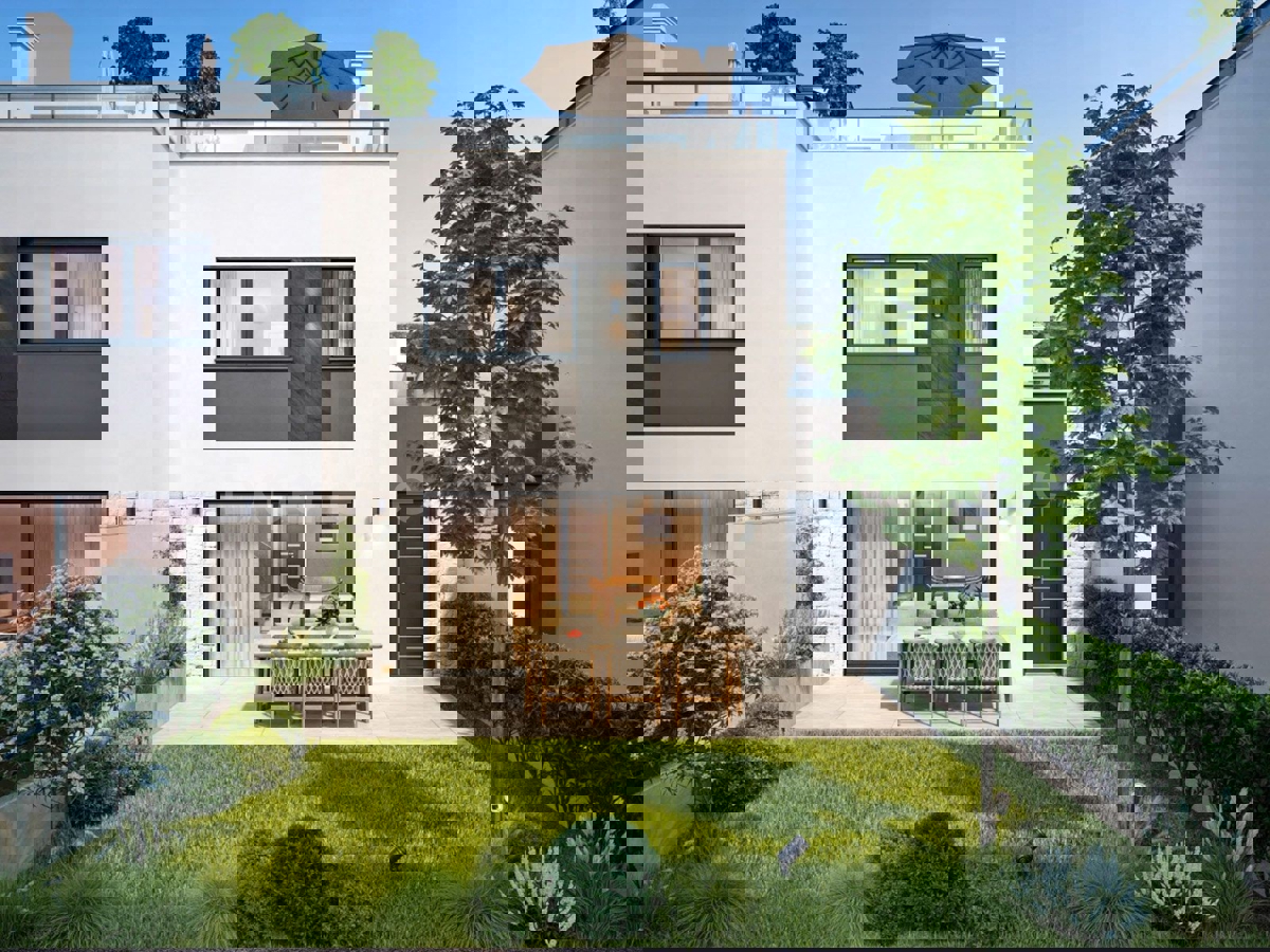 ISTRIA, Parenzo - a soli 2 km dal mare, casa di nuova costruzione con PISCINA!