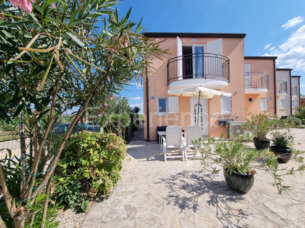 ISTRIA, vicino a Parenzo - a 2 km dal mare, attraente CASA CON GIARDINO!