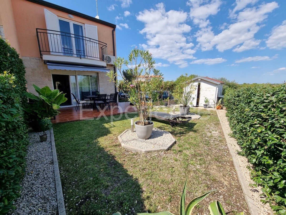 ISTRIA, vicino a Parenzo - a 2 km dal mare, attraente CASA CON GIARDINO!