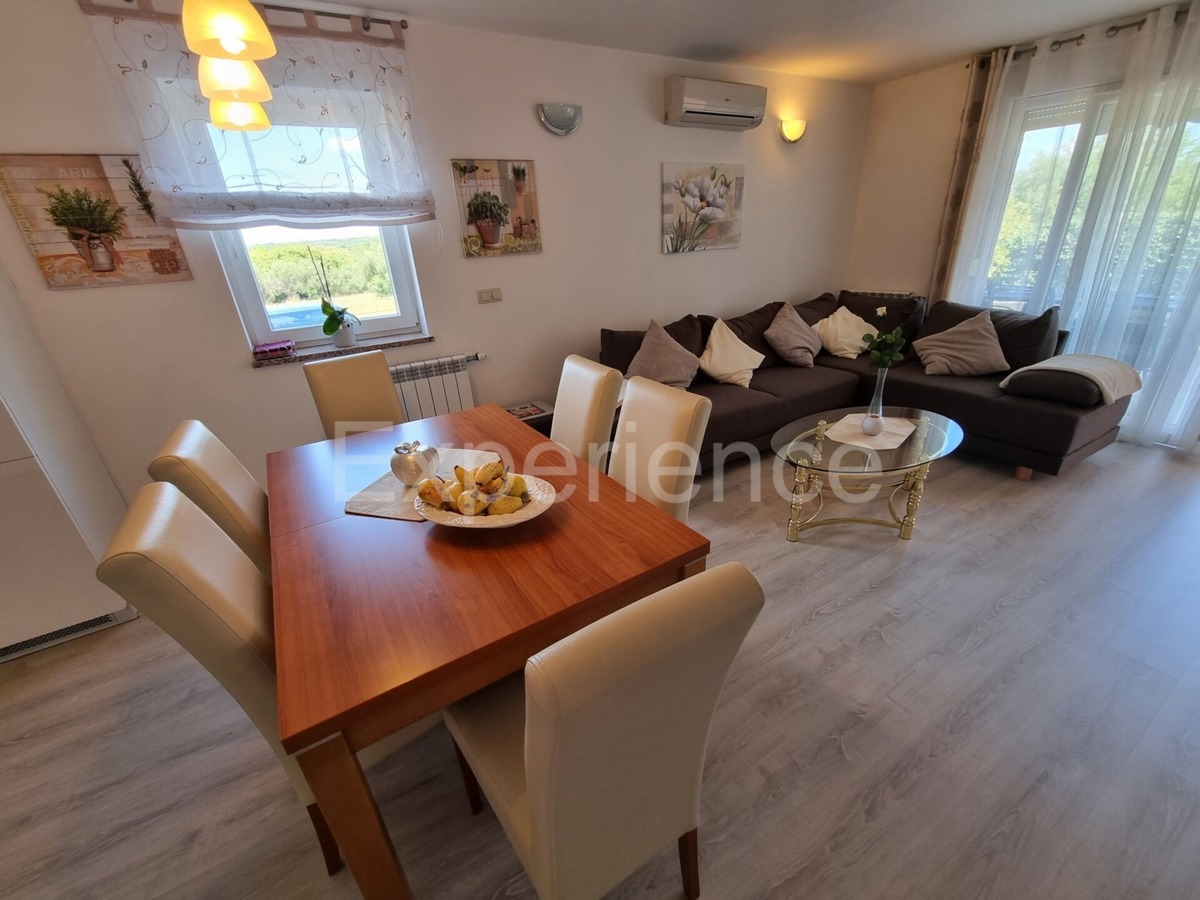 ISTRIA, vicino a Parenzo - a 2 km dal mare, attraente CASA CON GIARDINO!