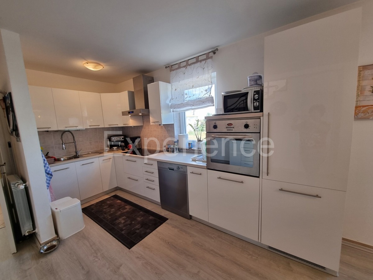 ISTRIA, vicino a Parenzo - a 2 km dal mare, attraente CASA CON GIARDINO!