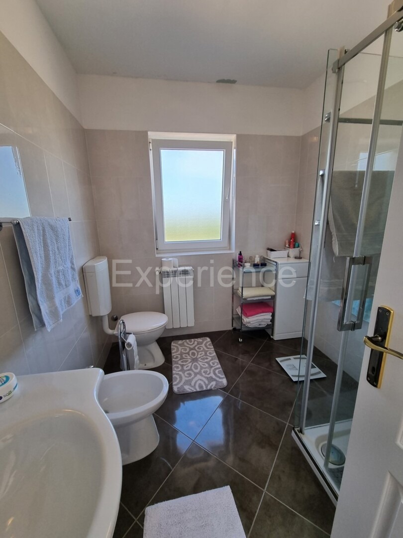 ISTRIA, vicino a Parenzo - a 2 km dal mare, attraente CASA CON GIARDINO!