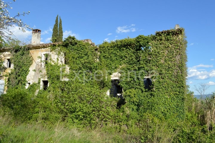 Grožnjan, tenuta 100.000 m² con casa, zona edificabile e vista