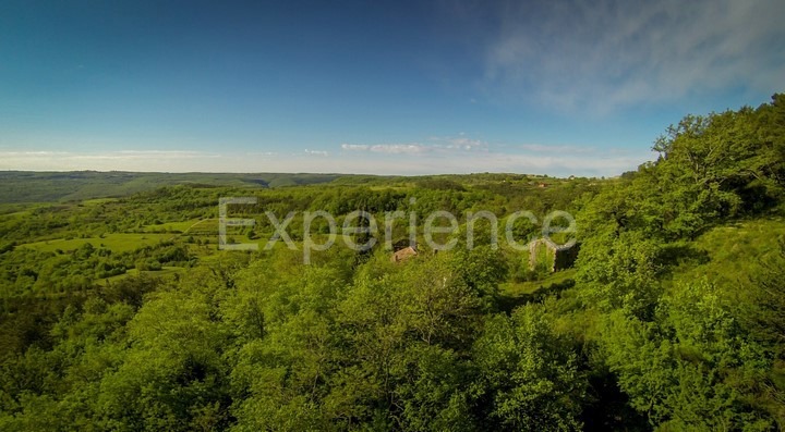Grožnjan, tenuta 100.000 m² con casa, zona edificabile e vista