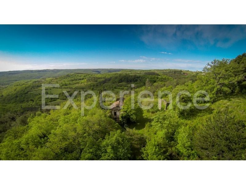 Grožnjan, tenuta 100.000 m² con casa, zona edificabile e vista