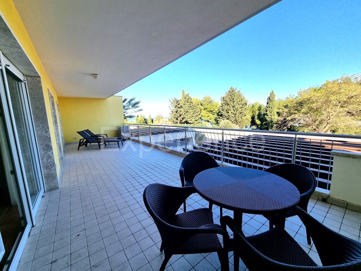 Crveni vrh - appartamento con spaziosa terrazza, VISTA MARE!