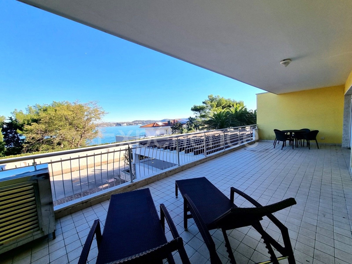 Crveni vrh - appartamento con spaziosa terrazza, VISTA MARE!