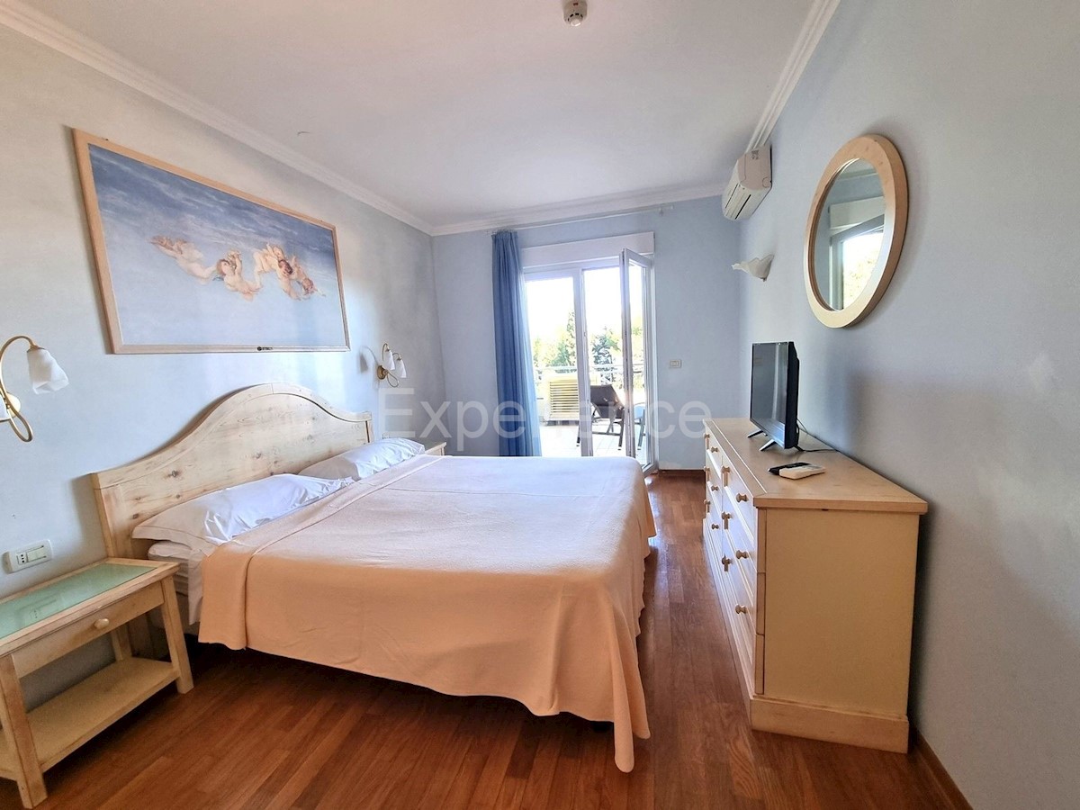 Crveni vrh - appartamento con spaziosa terrazza, VISTA MARE!