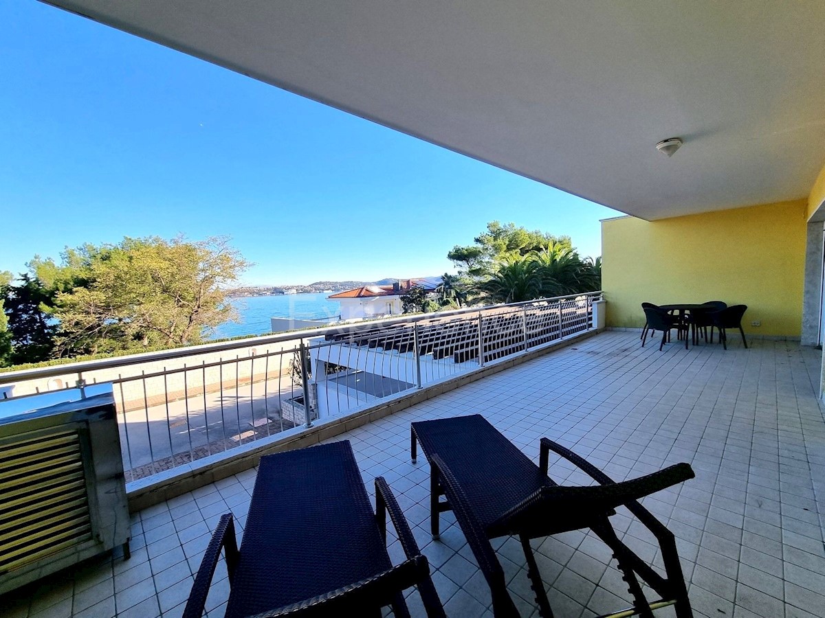 Crveni vrh - appartamento con spaziosa terrazza, VISTA MARE!