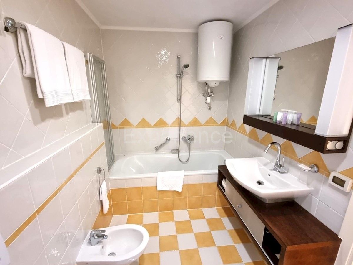 Crveni vrh - appartamento con spaziosa terrazza, VISTA MARE!