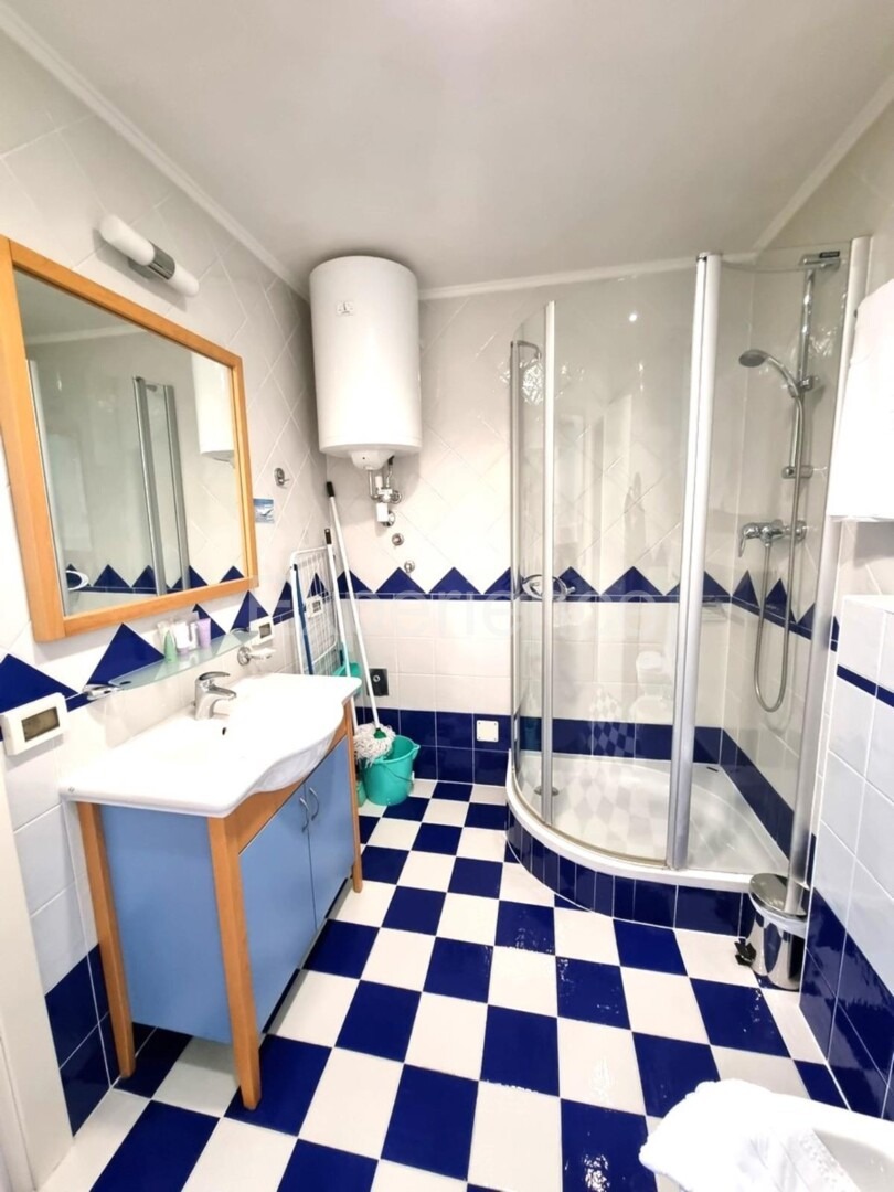 Crveni vrh - appartamento con spaziosa terrazza, VISTA MARE!