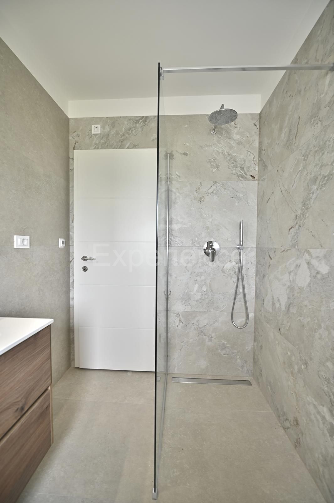 ISTRIA! Umago - cca. 2 km dal mare, appartamento in un edificio di nuova costruzione