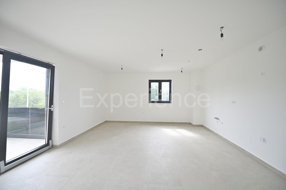 ISTRIA! Umago - cca. 2 km dal mare, appartamento in un edificio di nuova costruzione