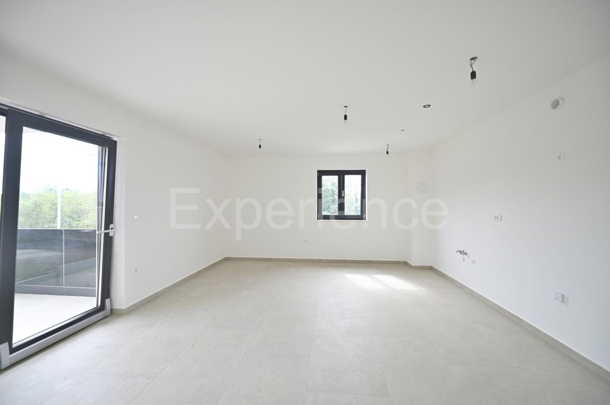 ISTRIA! Umago - cca. 2 km dal mare, appartamento in un edificio di nuova costruzione