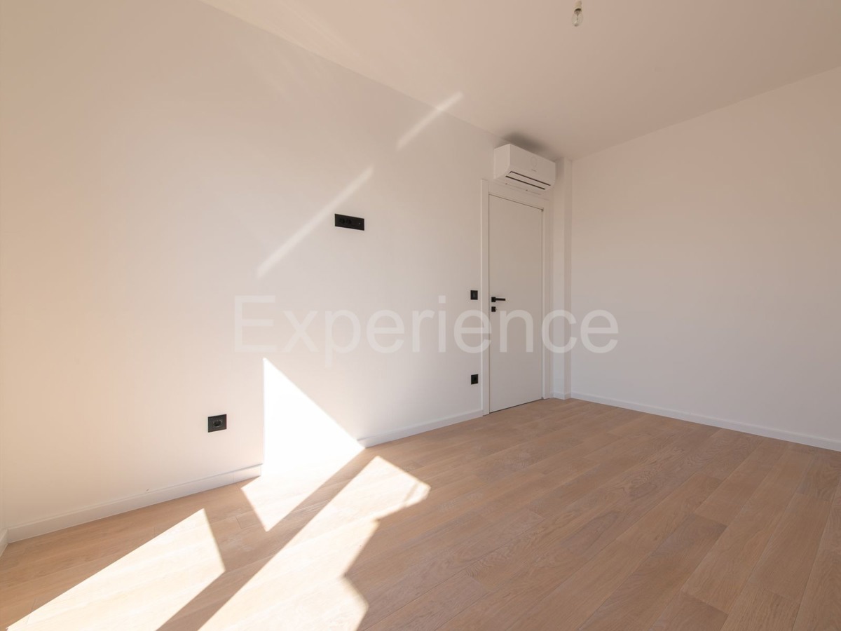 ISTRIA, Umago - appartamento in un nuovo edificio con garage, 3. piano, ASCENSORE!