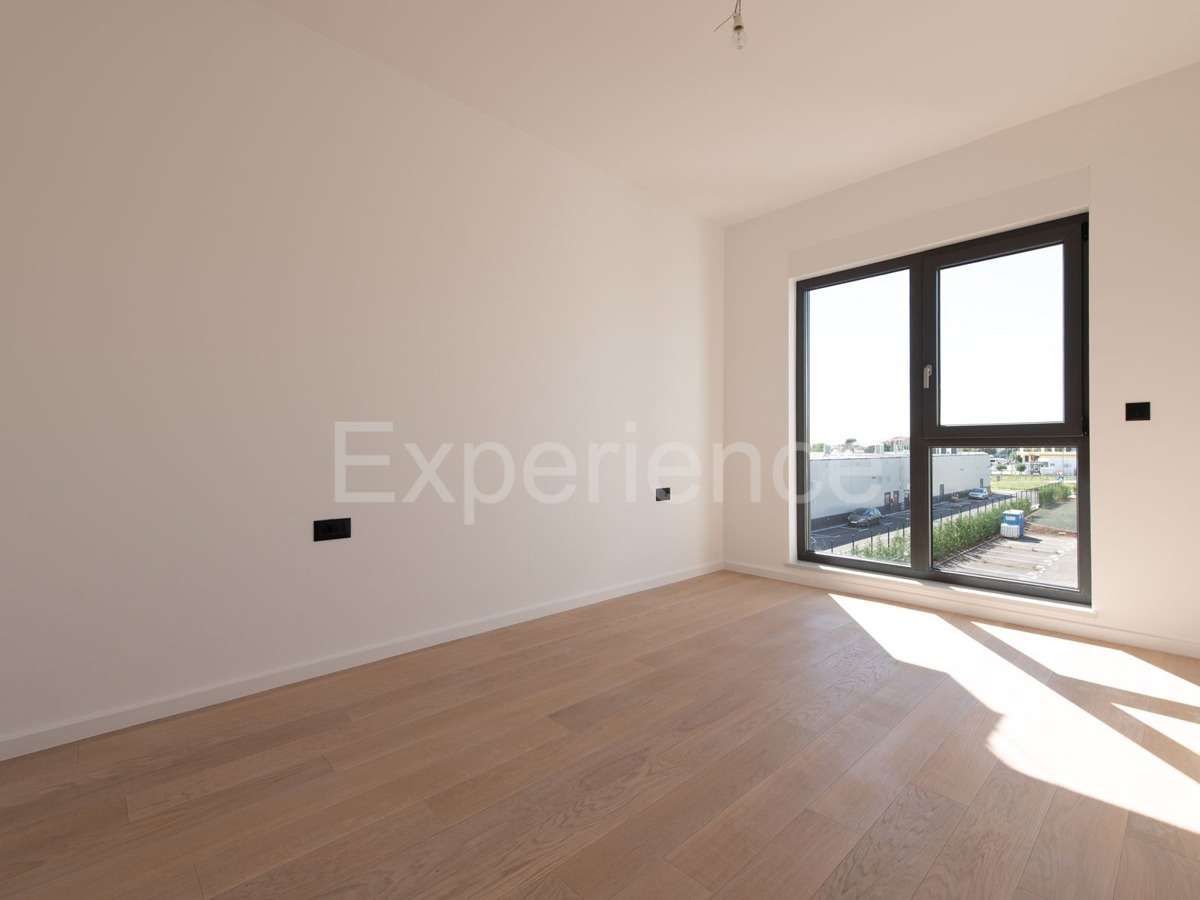 ISTRIA, Umago - appartamento in un nuovo edificio con garage, 3. piano, ASCENSORE!