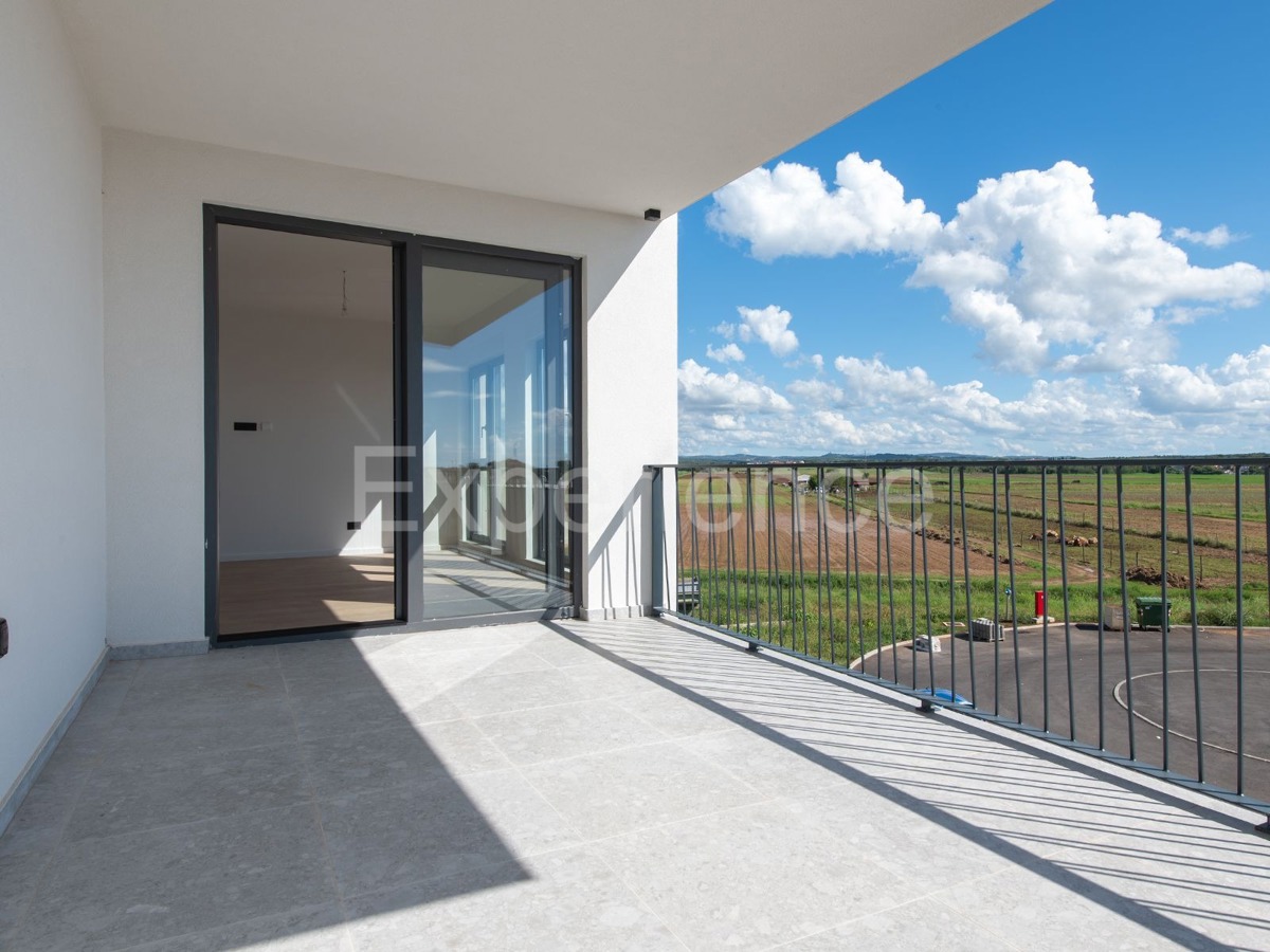 ISTRIA, Umago - appartamento in un nuovo edificio con garage, 3. piano, ASCENSORE!