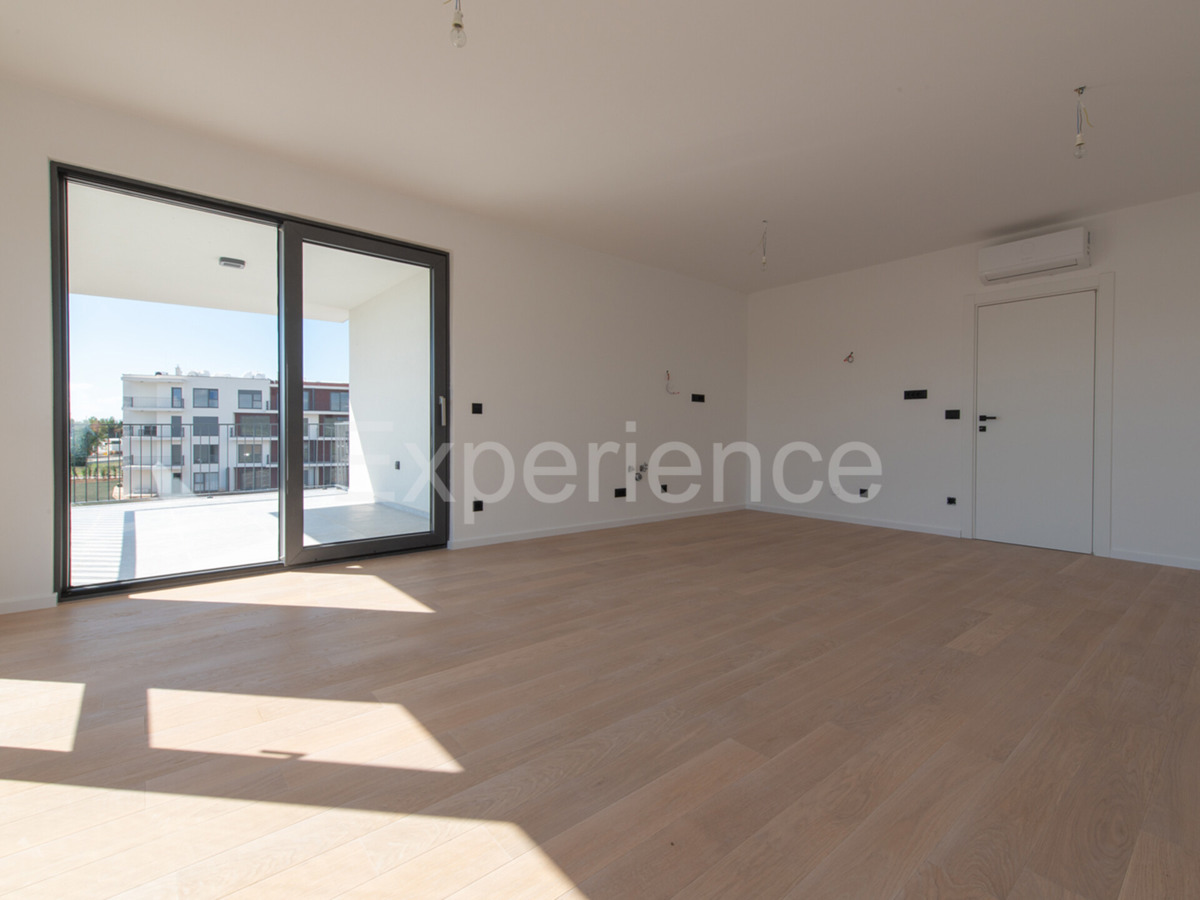 ISTRIA, Umago - appartamento in un nuovo edificio con garage, 3. piano, ASCENSORE!