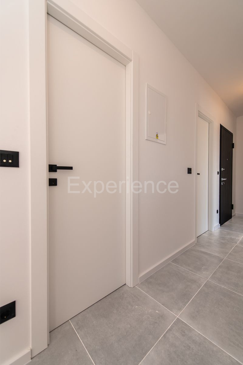 ISTRIA, Umago - appartamento in un nuovo edificio con garage, 3. piano, ASCENSORE!